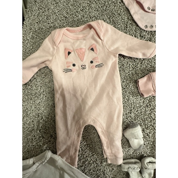 Large Lot Of Newborn Size Baby Girls Clothing Lot  0-3 Months. Baby Gap Etc EUC! - Picture 4 of 10